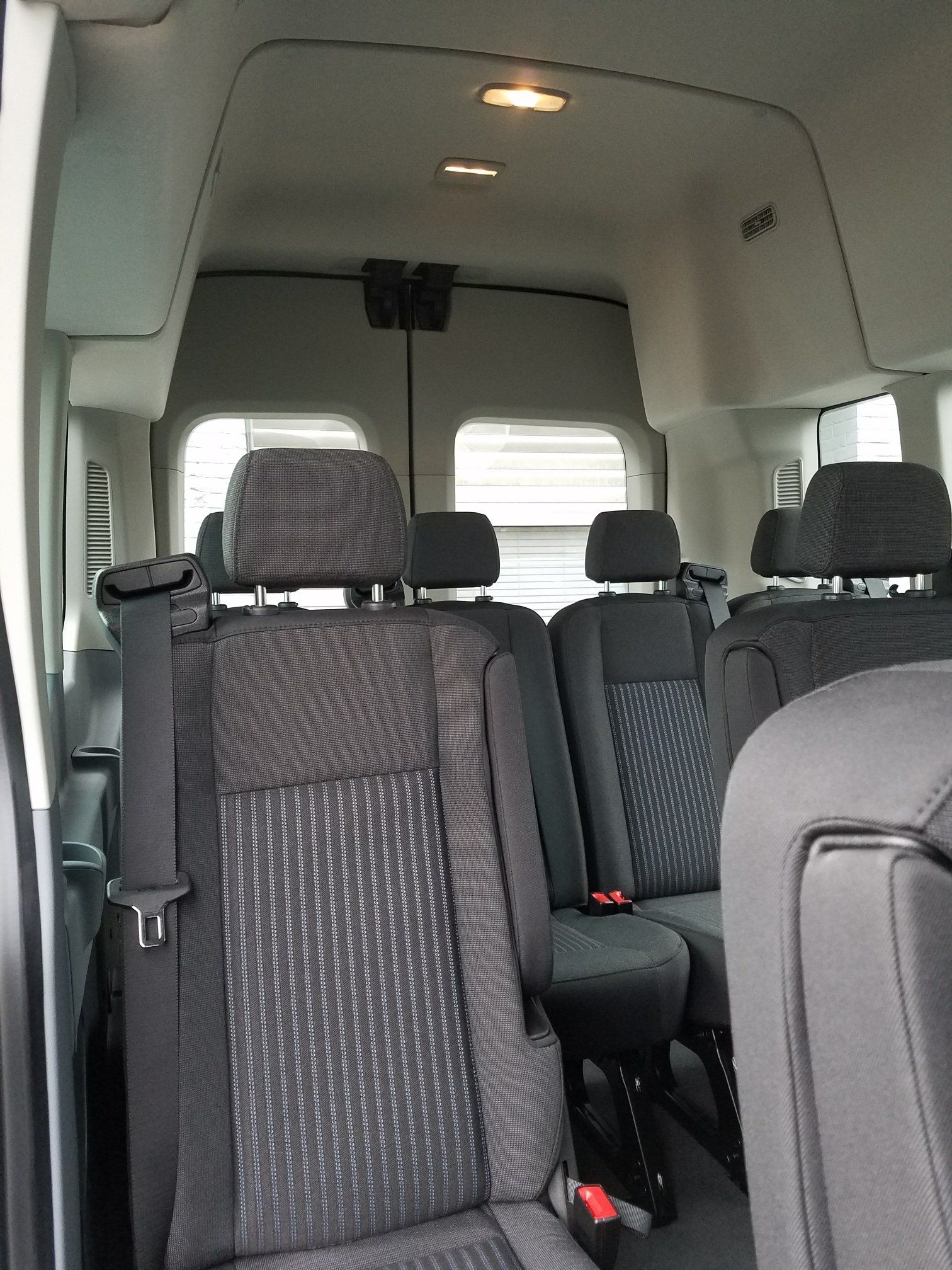 Xlt Passenger Van Dibandingkan